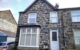 2 Well St